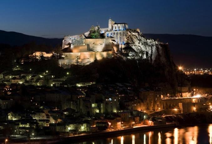 Etxe Laminak Bed and Breakfast Sisteron Buitenkant foto